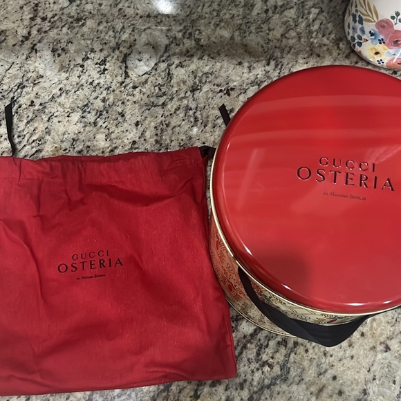 Gucci metal round tin with gucci dust bag - Picture 3 of 3